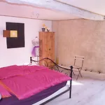 A Labourdette Nocleg ze śniadaniem 3*