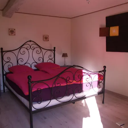 A Labourdette فندق مبيت وإفطار Colayrac-Saint-Cirq